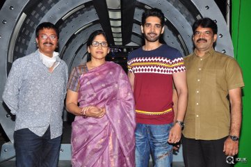 Aatadukundam Raa Movie Press Meet